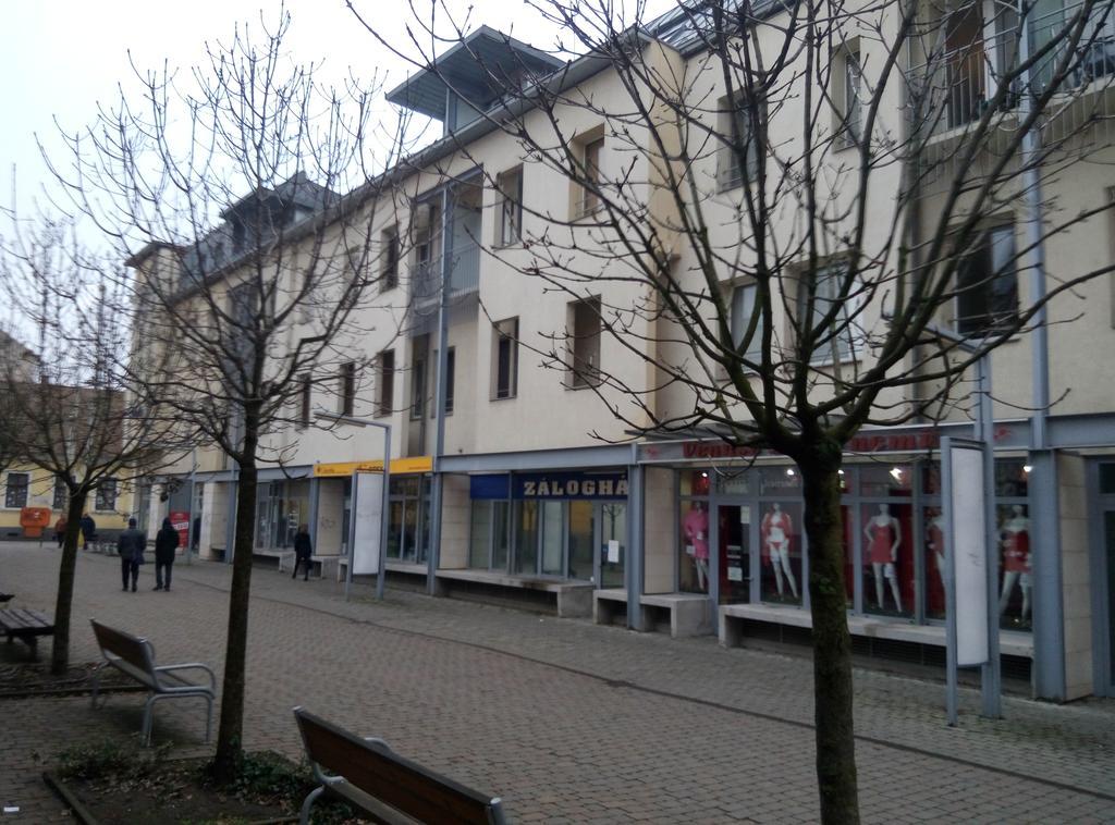 Debrecenter Apartman Exterior photo