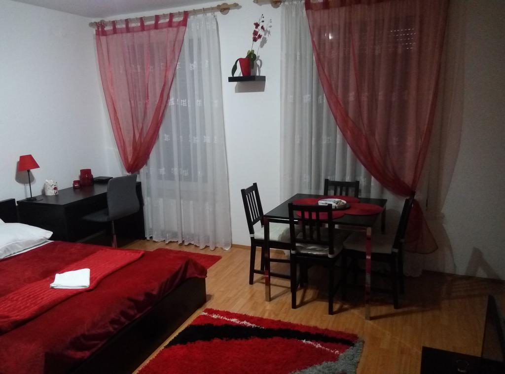 Debrecenter Apartman Room photo